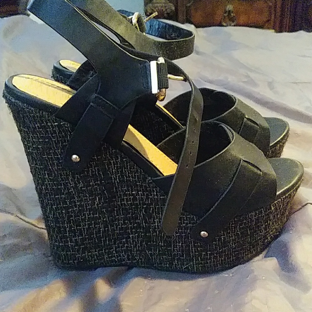 New Black wedges